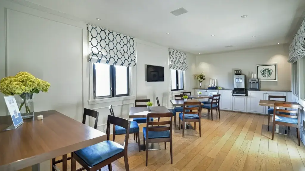 Coffee lounge at Kane Fetterly Funeral Home in Montreal offering a comfortable space for families to gather and relax